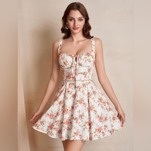 Dresses & Skirts - Chic Floral Mini Dress in Pink and Cream